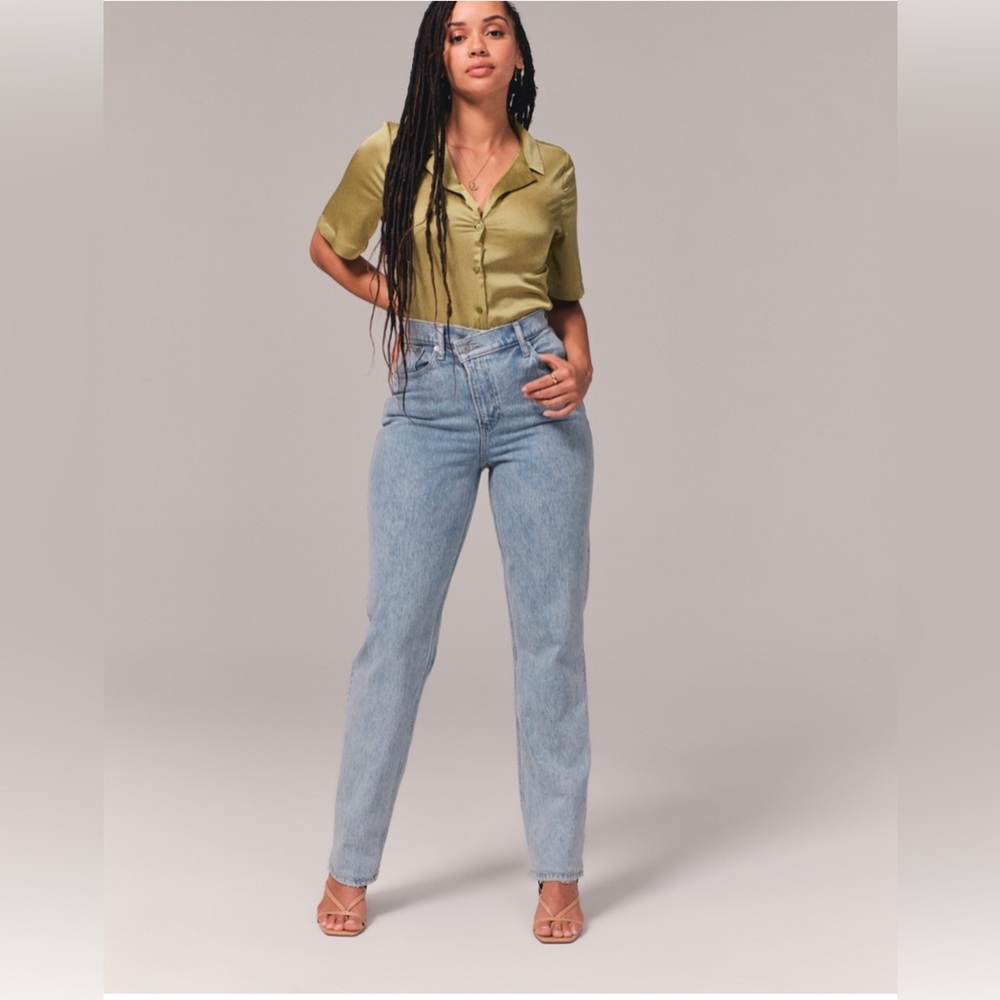 Abercrombie & Fitch High-Rise Light Wash Blue Jeans